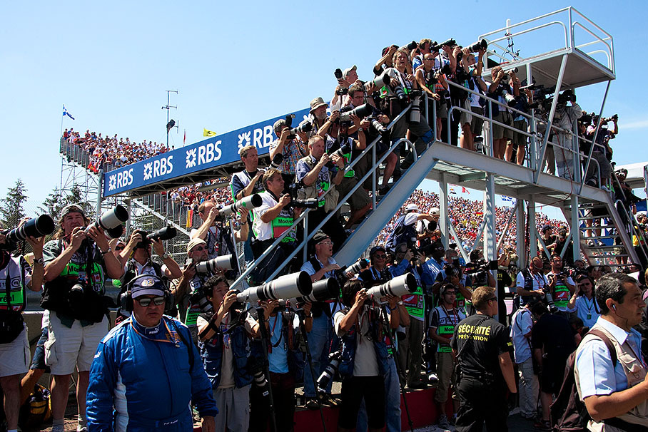 Our community of photographers awaiting the podium ceremony (Salut Pat:)