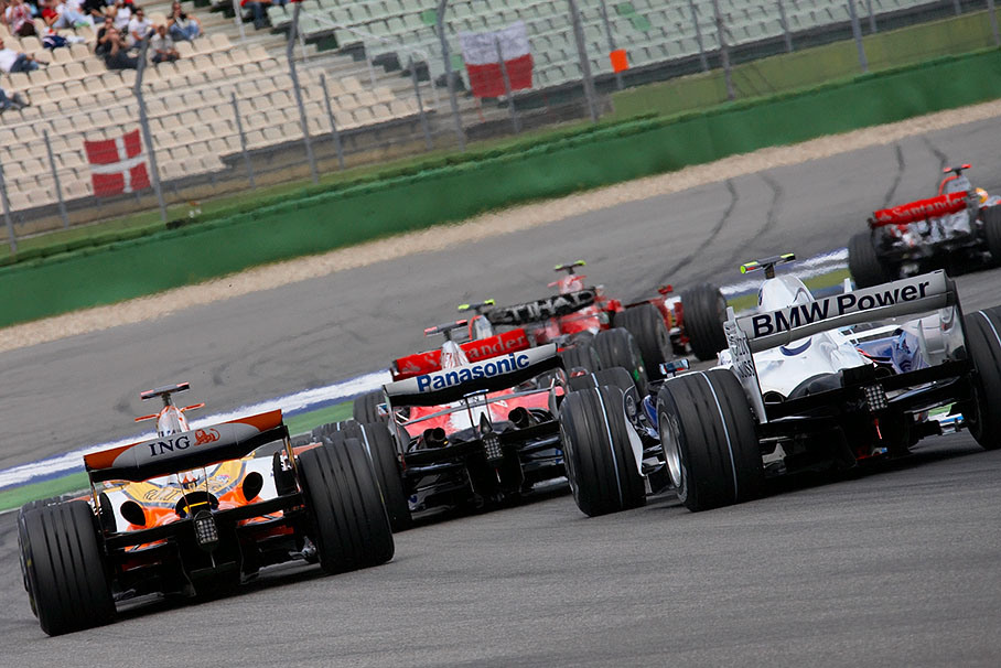 Alonso, Trulli and Kubica head to first corner, Hamilton pulls away
