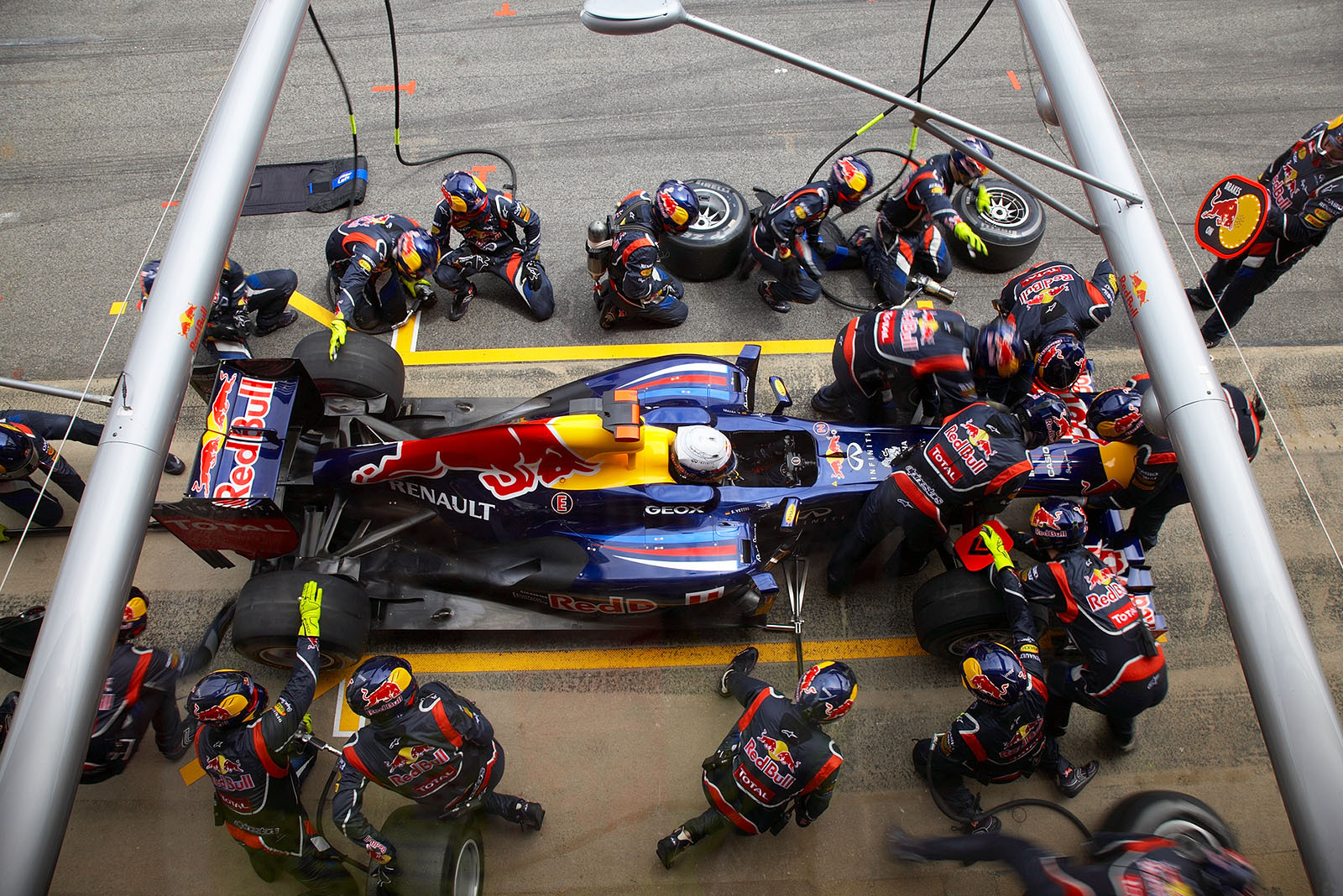 Pit stop from above of Sebastian Vettel, Red Bull Racing, with a quick nose cone exchange