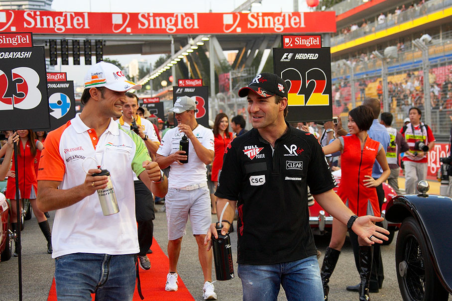 Vitantonio Liuzzi, Force India, and Timo Glock, Virgin Racing, walk to drivers parade
