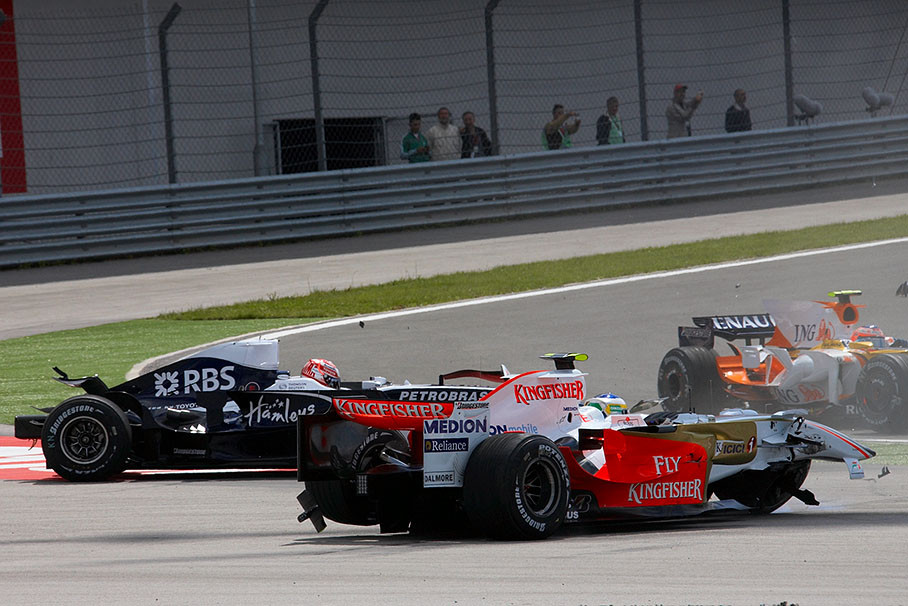 Giancarlo Fisichella and Kazuki Nakajima both retire at first corner