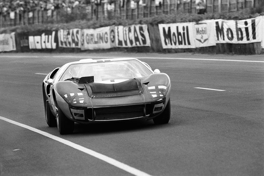 Graham Hill (GB) and Brian Muir (AUS) on Ford Mk II XGT-2 entered by Alan Mann Racing Ltd.