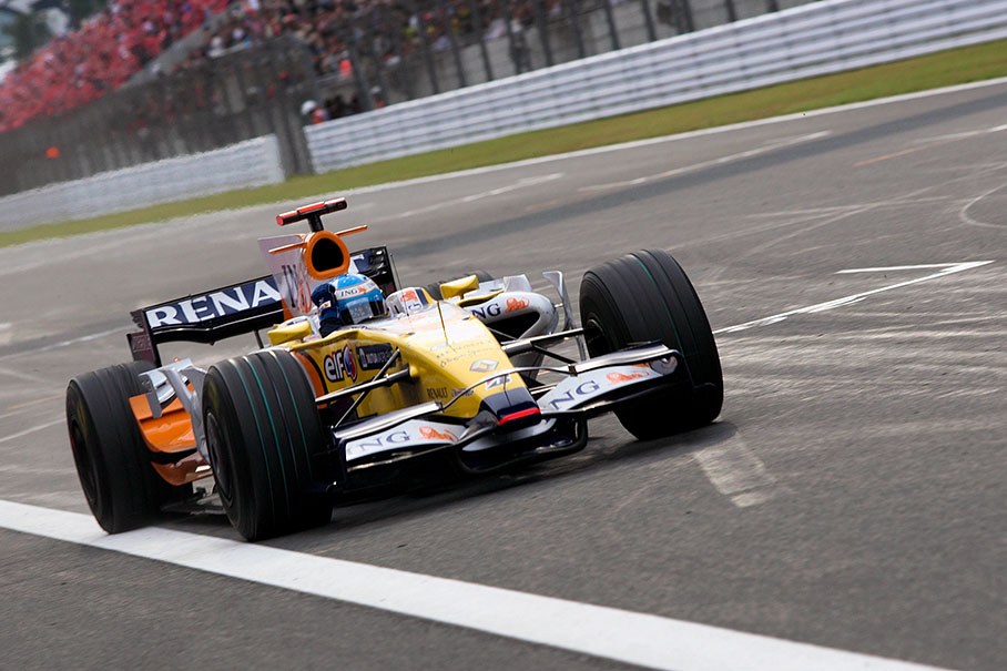 Fernando Alonso wins the Japanese Grand Prix 2008