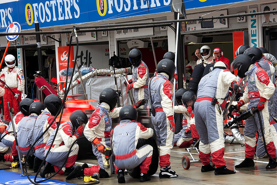 Tiago Monteiro pitting out in lap 28