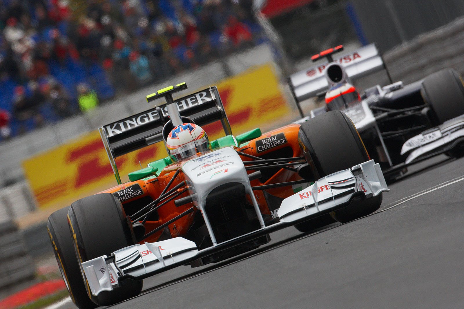 Paul di Resta, Force India, in front of Barrichello