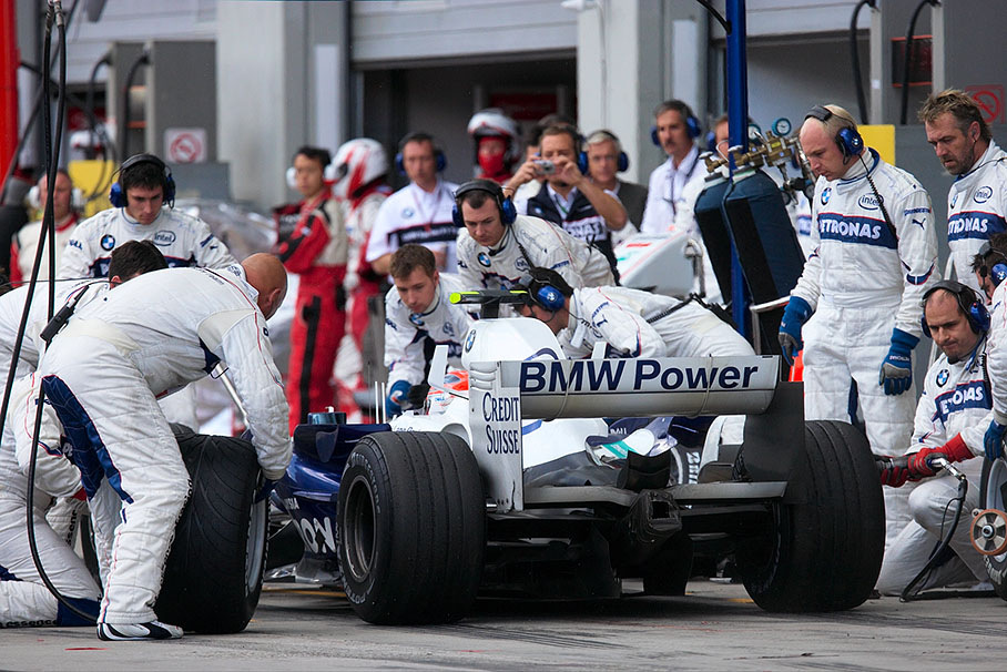 More rain again makes the BMW Sauber team react promptly and change Kubica's tyres for intermediate weather conditions in lap 52