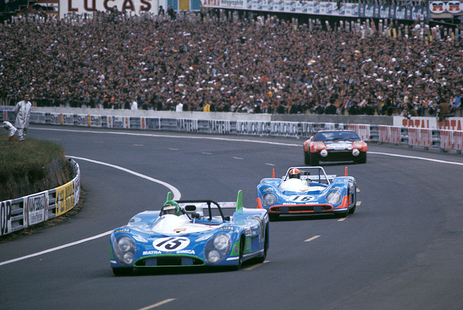 Henri Pescarolo in his Matra-Simca MS670, followed by Jean-Pierre Jabouille in the Matra-Simca MS660C