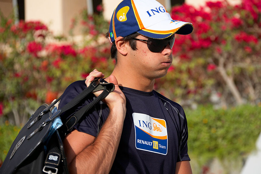Nelson Piquet jr. looks a little bit frustrated