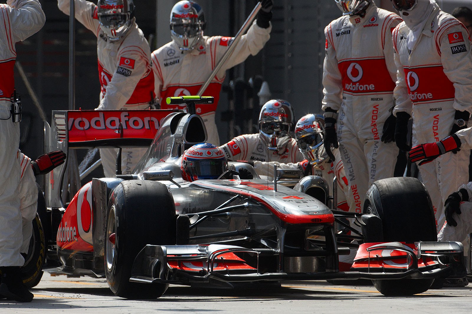 Third and last stop in lap 39 of Jenson Button at McLaren pits
