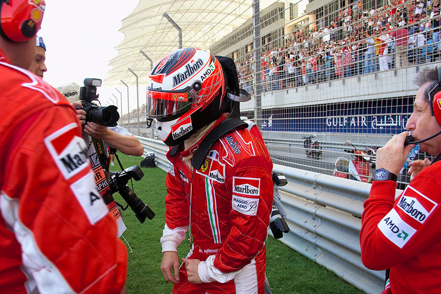 Kimi Raikkonen prepares to take his seat