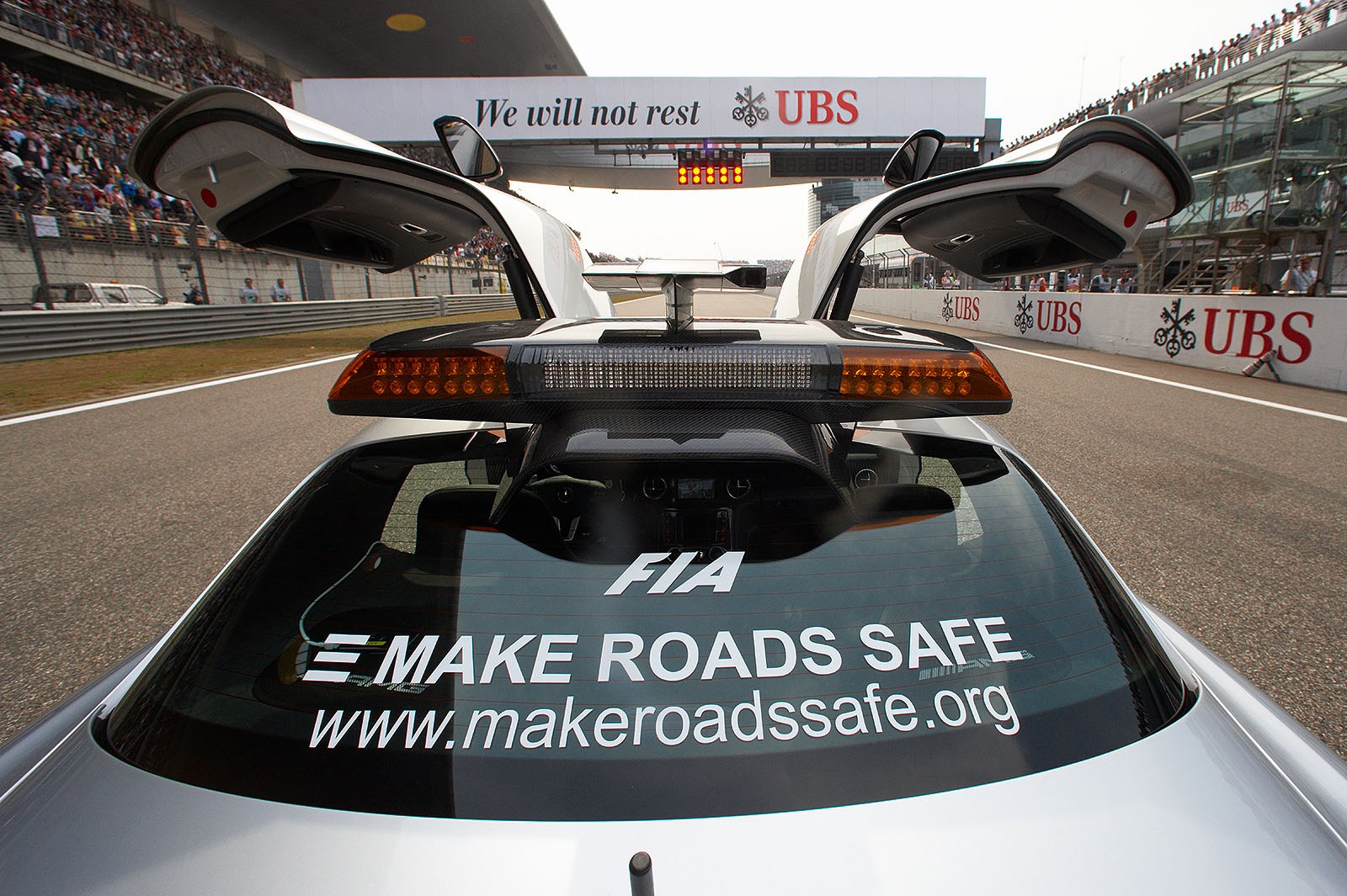 The safety car waits until its deployment to formation lap in front of the grid