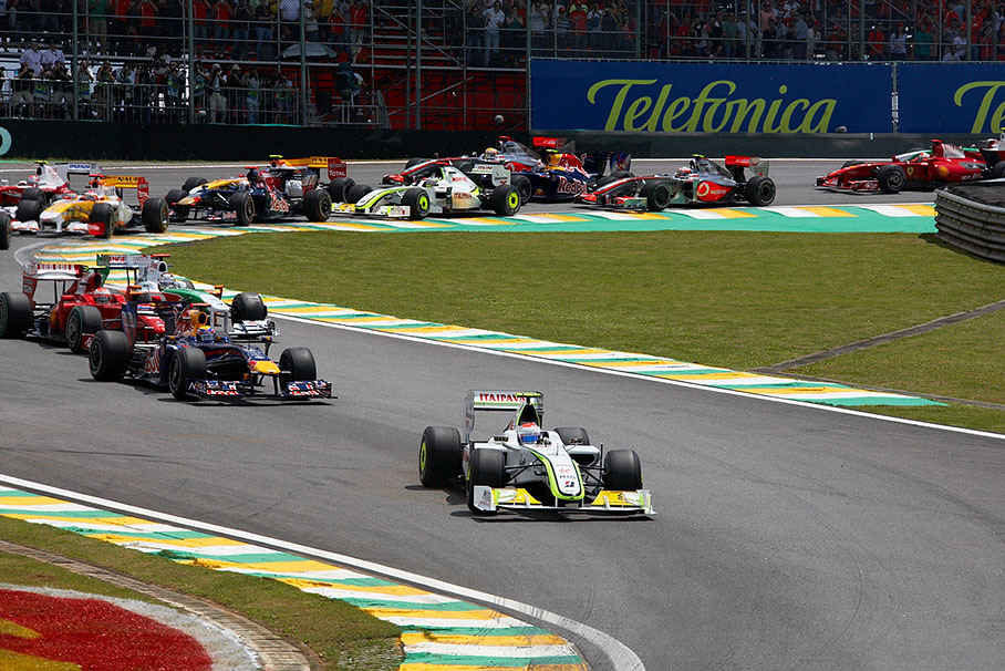 The start field enters the first chicane, local hero Barrichello in the lead