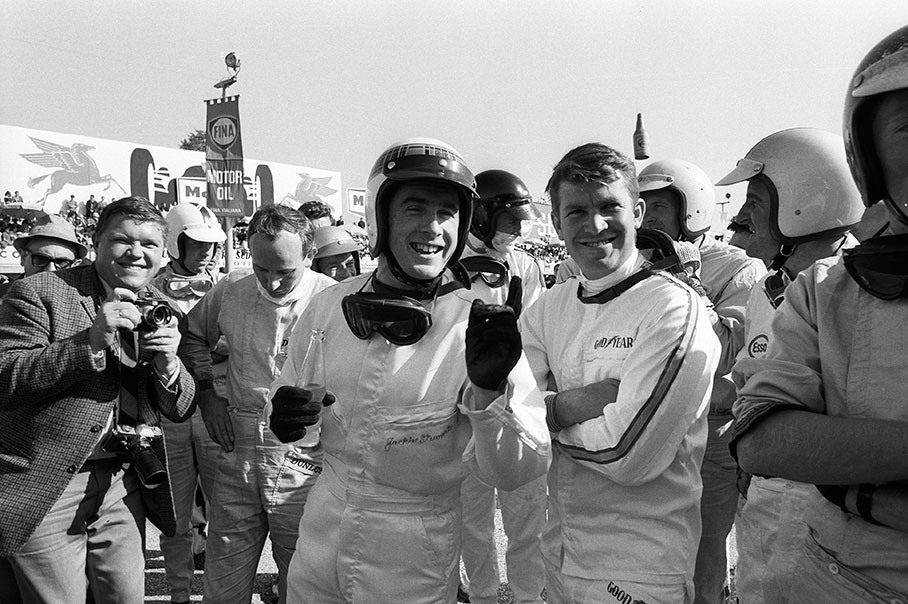 Jackie Stewart (GB) jokes around during the drivers briefing, Ronnie Bucknum grins and the popular photographer Horst H. Baumann also captures the scene