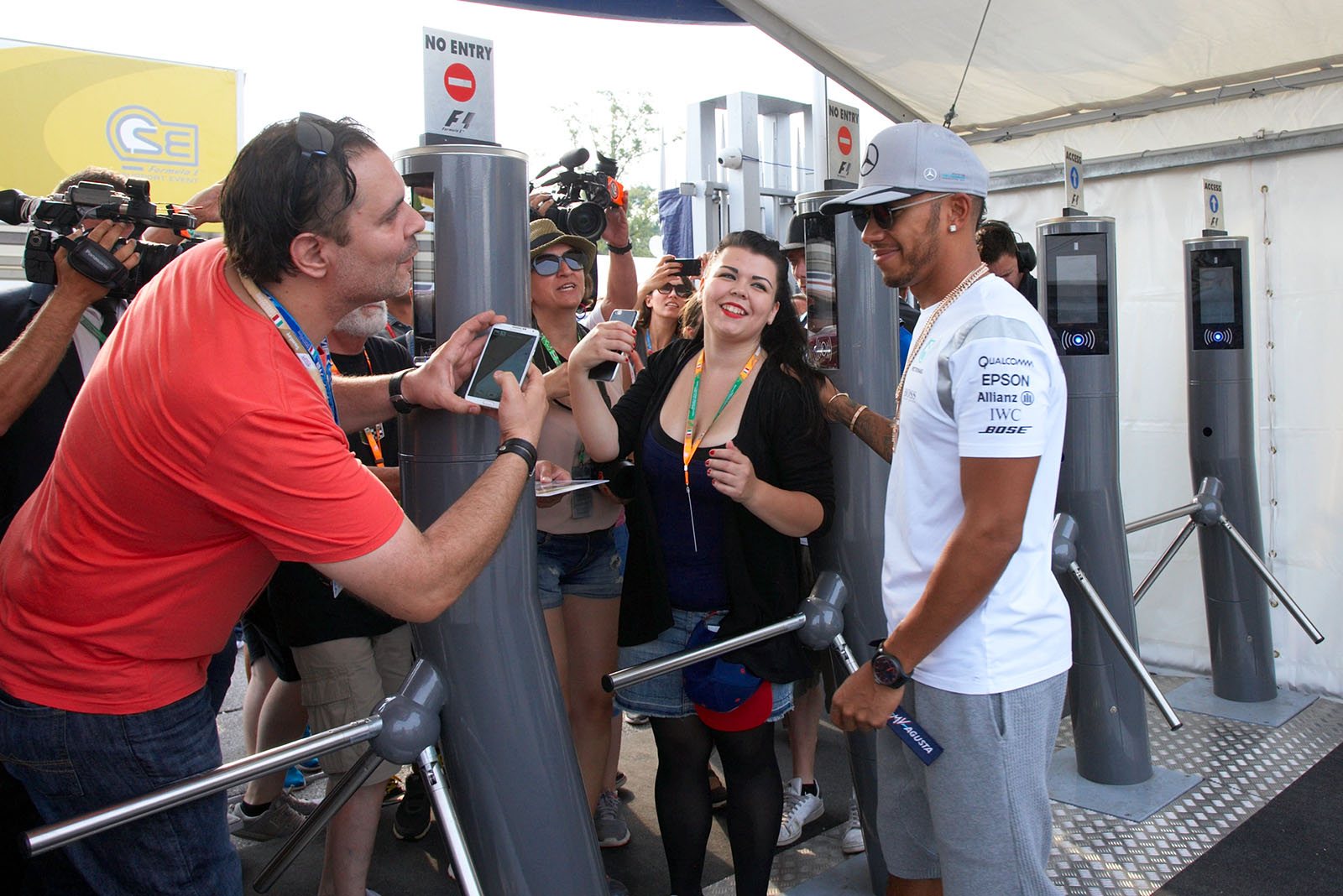 Lewis Hamilton at paddock entrance, Monza, Italian Grand Prix, 2016