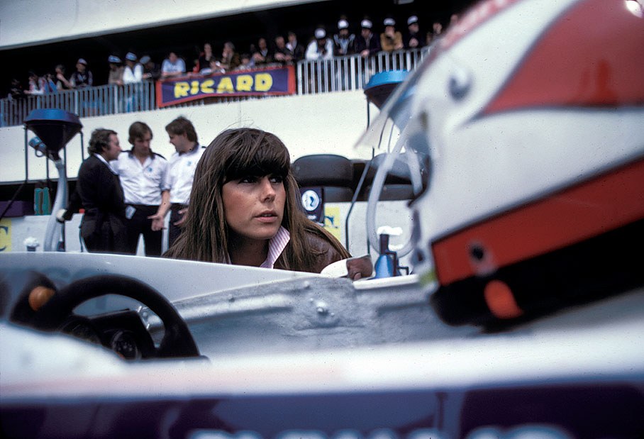 Nelson Piquet on the grid in his Brabham-BMW, beside him his partner Sylvia Tamsuma, later mother to Nelsinho Piquet