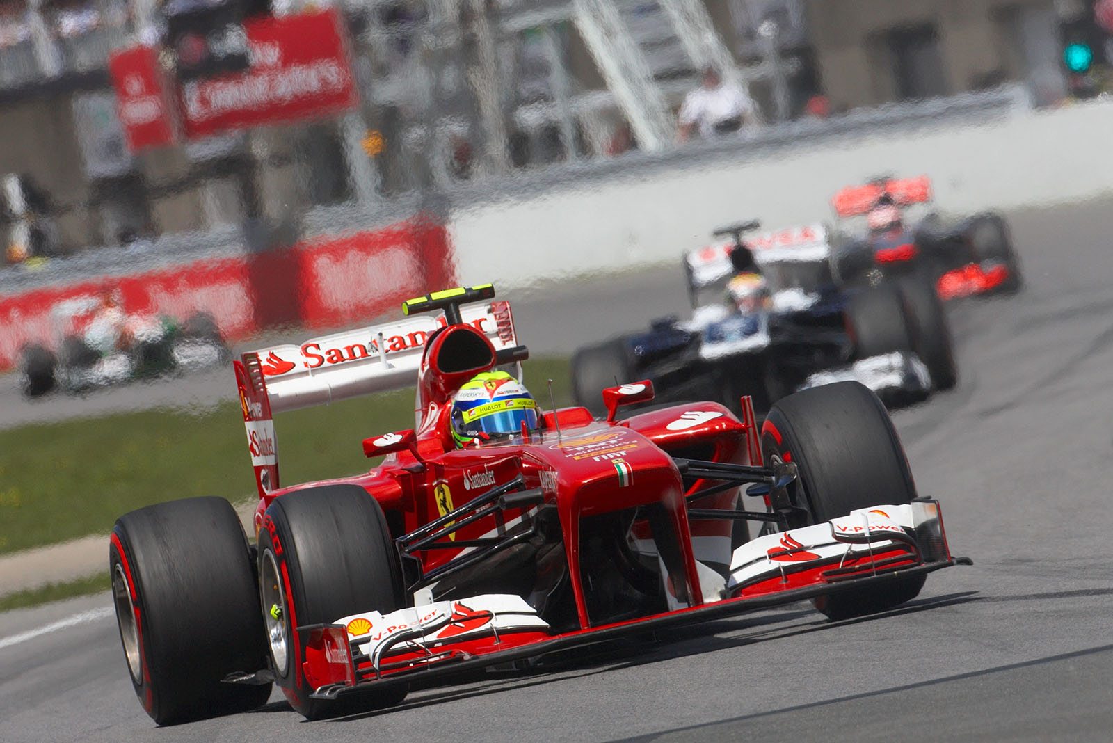 von 16 gestartet, kämpft sich kontinuierlich nach vorne, hier vor maldonado und button