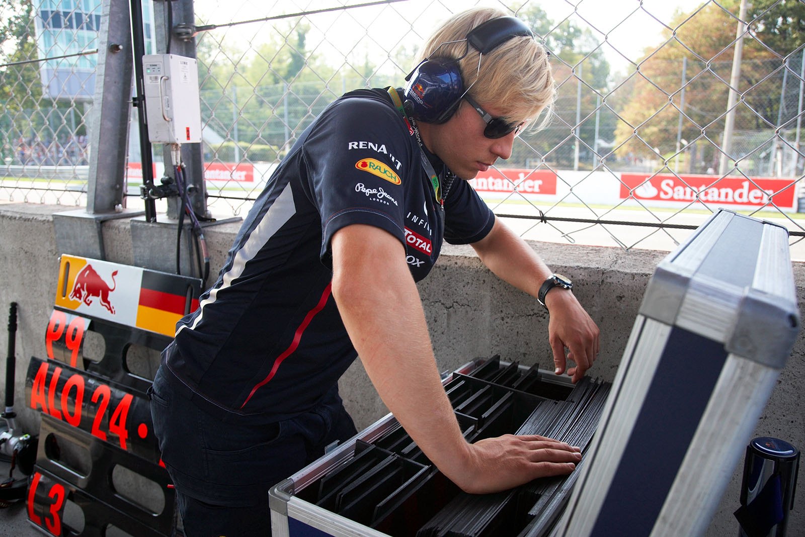 Vettel's physio Heikki Houvinen prepares the pit board