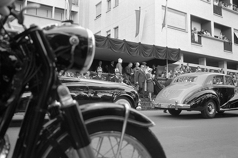 Prince Rainier and princess Grace ascent their limousine