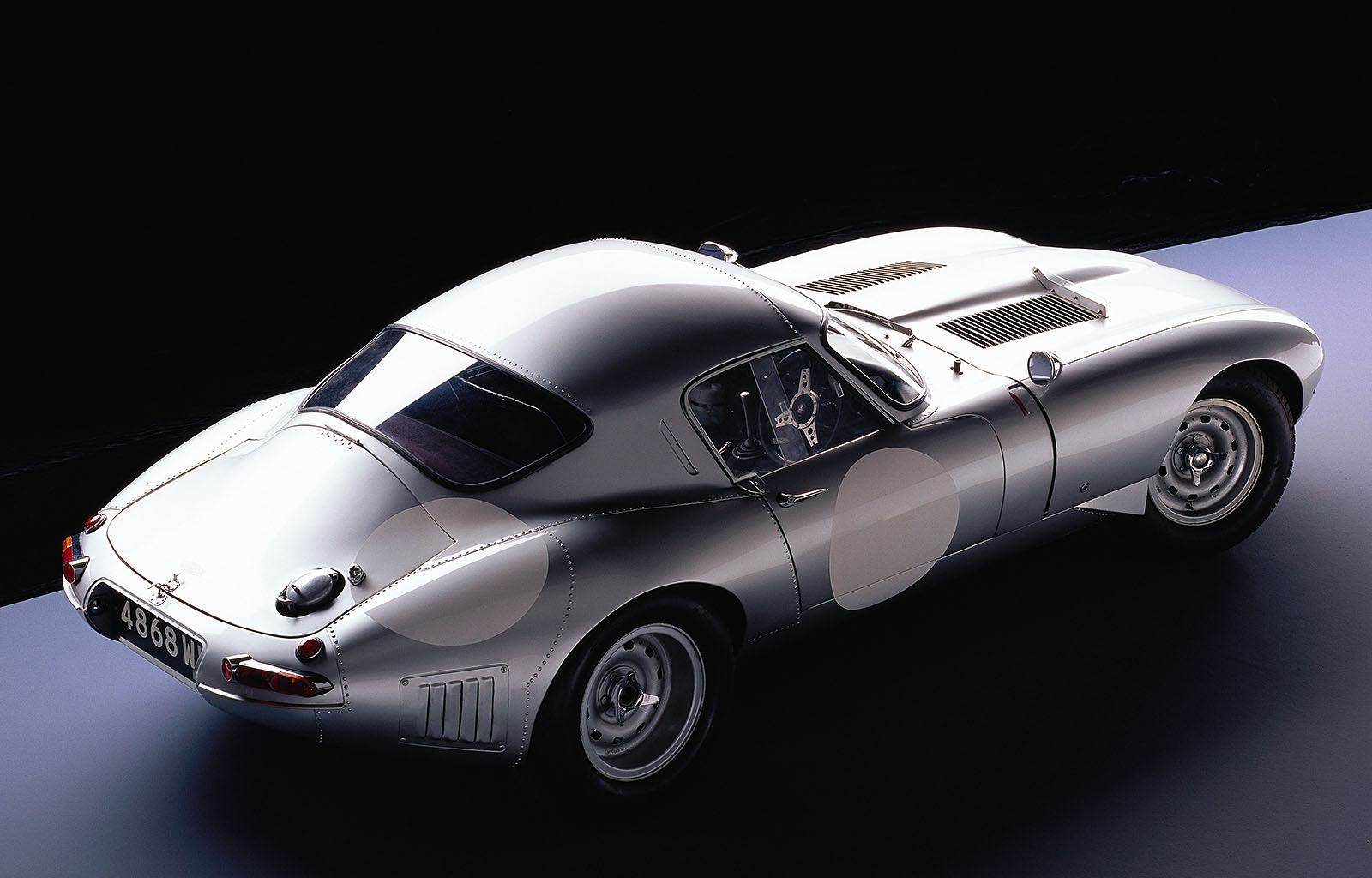 The rebuild Jaguar of German Peter Lindner who died in an accident at Autodrome de Linas-Montlhery near Paris on October 11th 1964. Please see also: http://www.schlegelmilch.com/archive/index.php?archivesearch=225-64LM-04