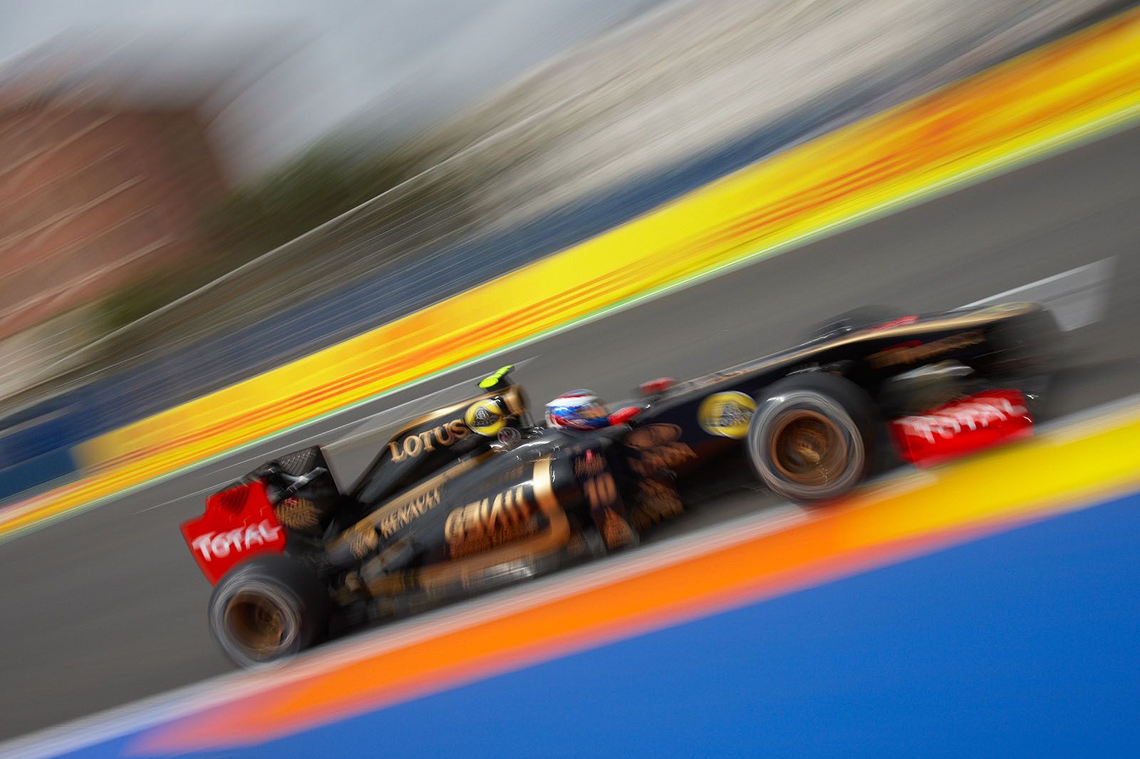 Vitaly Petrov, Lotus Renault GP