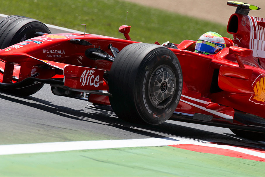 Felipe Massa jumps at turn 16