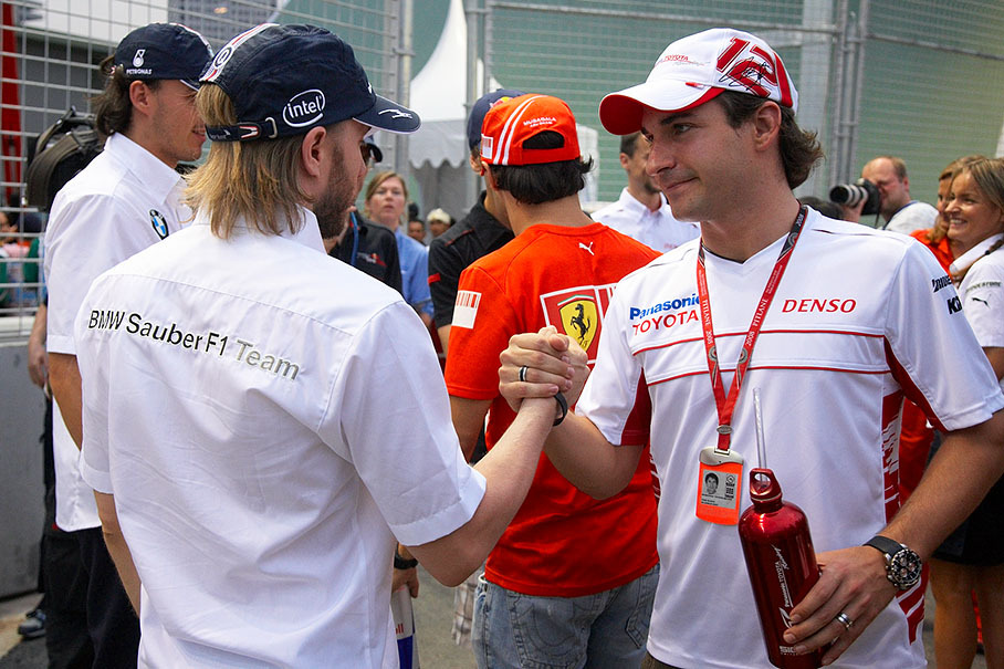 Handshake between Timo Glock and Hick Heidfeld (relating to their fight on track at Monza)