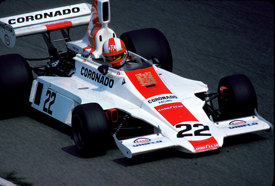 Rolf Stommelen beim GP Italien in Monza 1975 - nur bei diesem Rennen mit der grossen Sponsor-Aufschrift "CORONADO" an der Cockpitseite und auf dem Heckfl¸gel