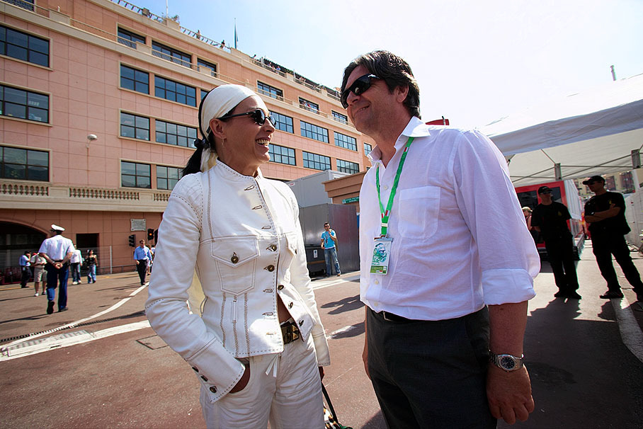 Marketing expert and former rallye driver Christian Geistdˆrfer chatting in a quiet sunny  moment with Hannelore Gude-Hohensinner, marketing-psychological advisor