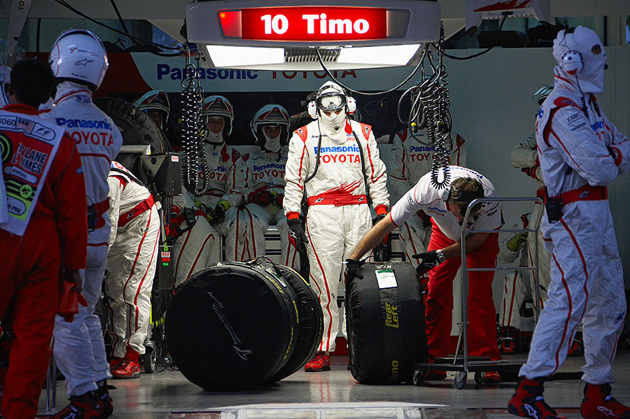 Glock's Toyota pit crew is prepared for the next service