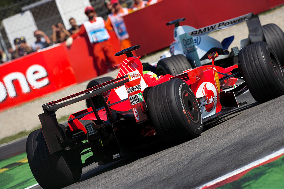 Felipe Massa fighting hard to pass Robert Kubica