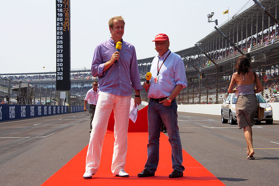 TV presenters Florian König and Niki Lauda like to use the red carpet (sometimes until they are being wrapped;)