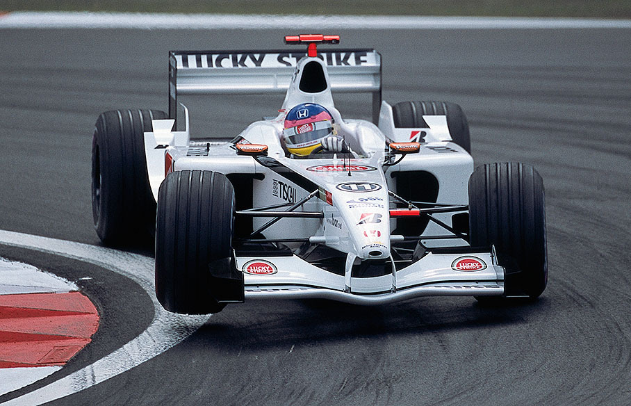 Villeneuve lifting a wheel