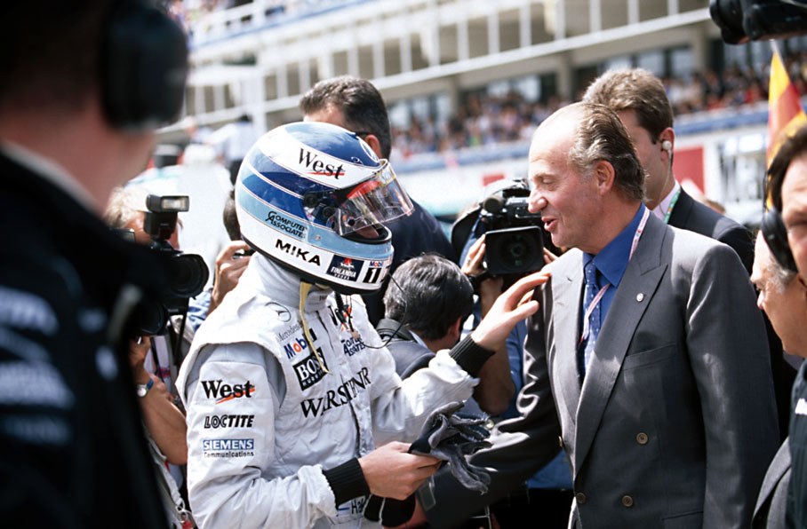 Mika Häkkinen and the King of Spain on the grid