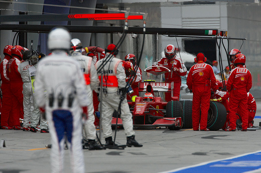 Kimi Raikkonen is the first to change to heavy wets at Ferrari pits in lap 18