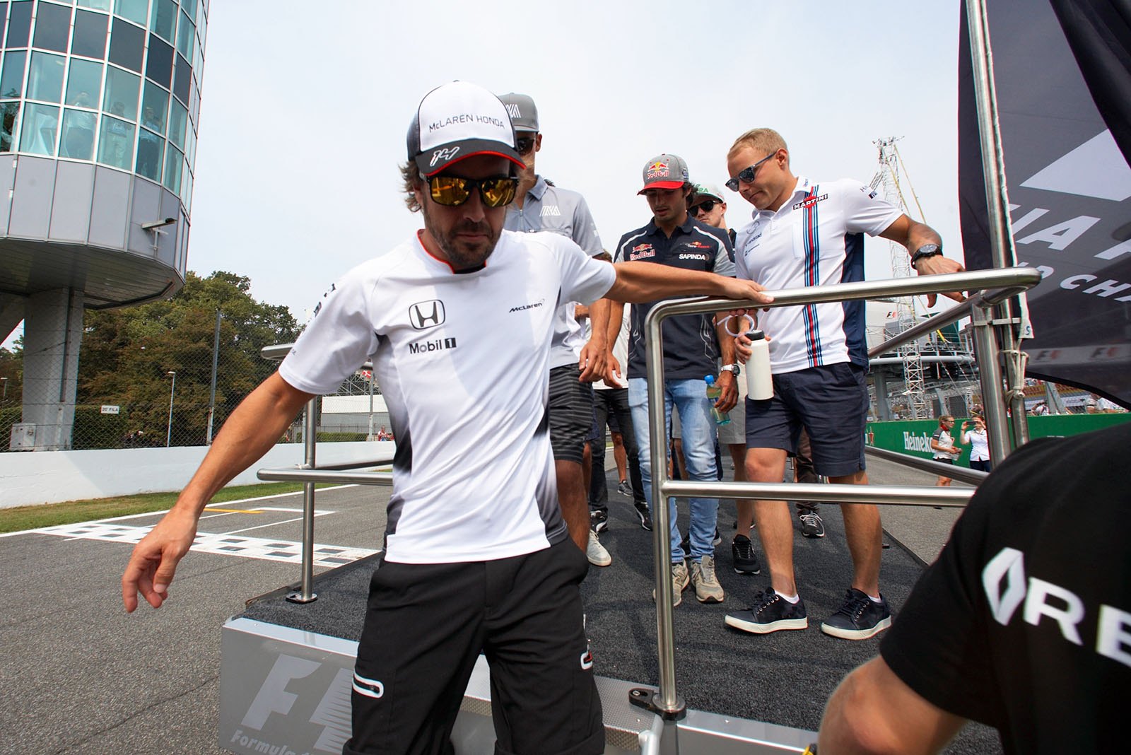 Fernando Alonso on his way back to the pits after the drivers parade, Monza, Italian Grand Prix, 2016