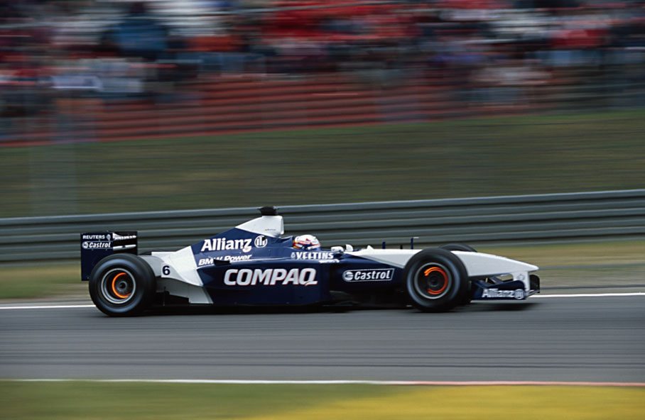 Montoya braking, pan-shot