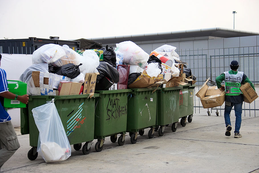 Malaysian paddock garbage disposal truck