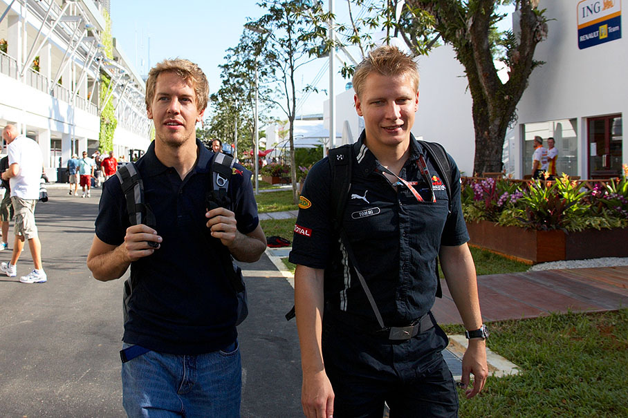 Sebastian Vettel arrives in the paddock with his physio Tommi Parmakoski