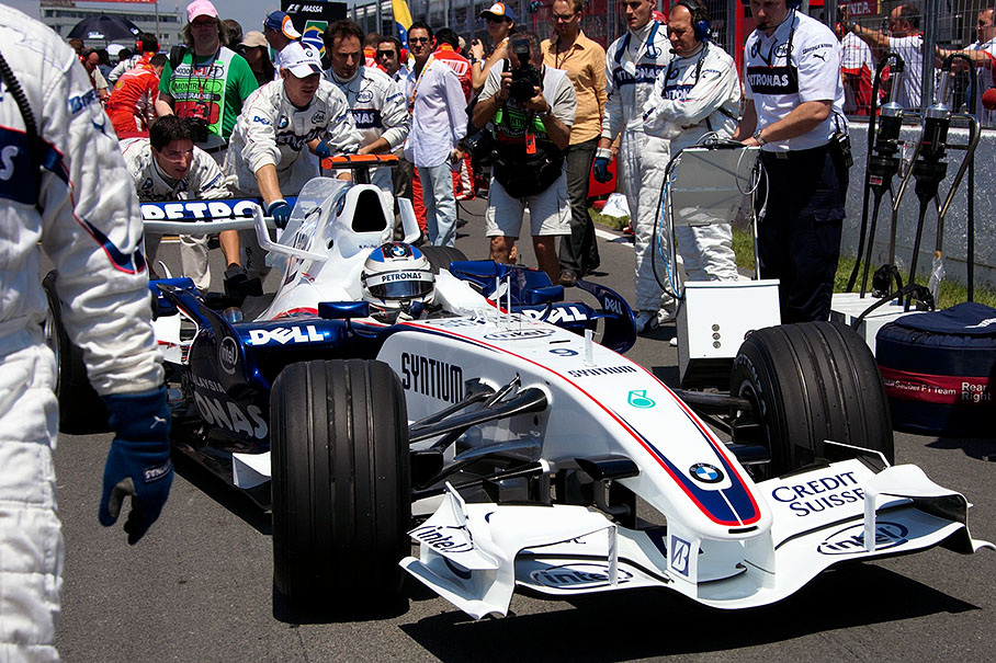 Nick Heidfeld, BMW Sauber, is being pushed to grid position