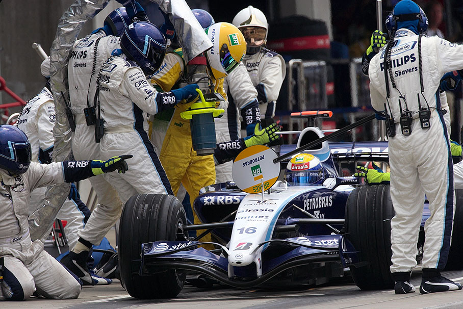 Williams' Nico Rosberg was 'slightly delayed by a sticking fuel nozzle' (Formula1.com)