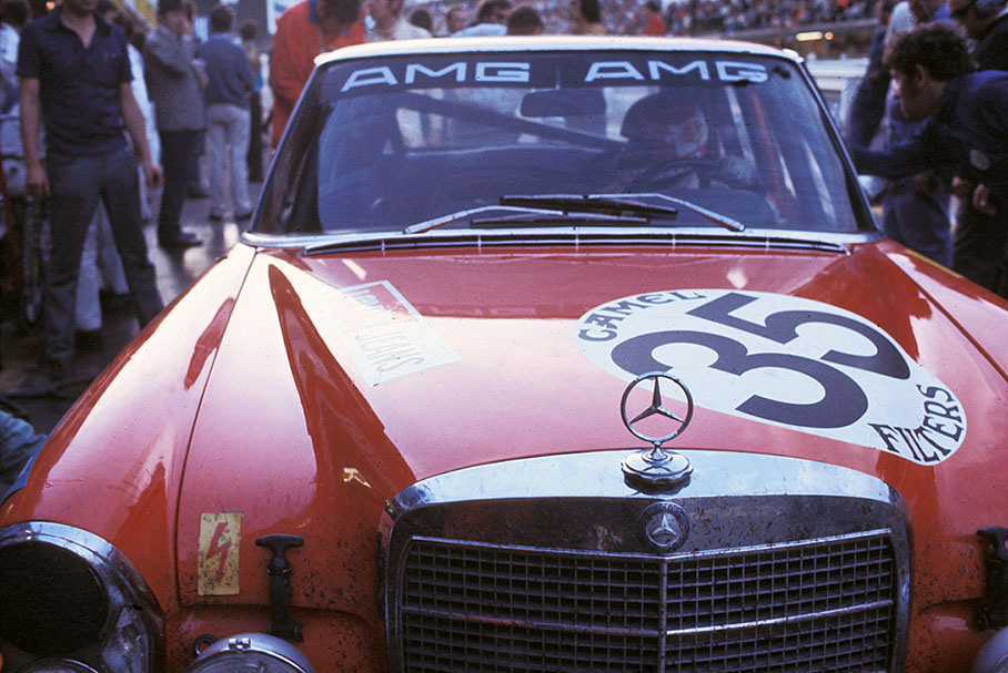 The 'red pig' Mercedes Benz SEL 6.8 AMG of Hans Heyer (D) and Clemens Schickentanz (D) becomes second placed and wins the group classement