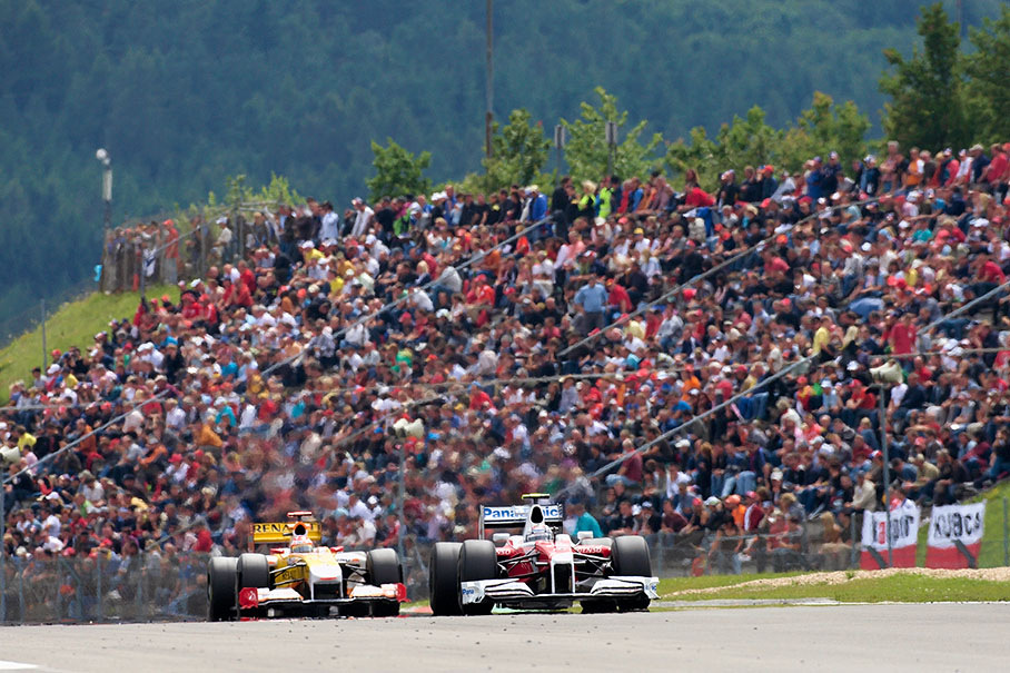 Timo Glock, Panasonic Toyota, leads Alonso's Renault
